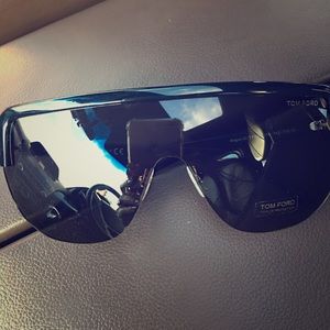 Tom Ford “Angus” sunglasses